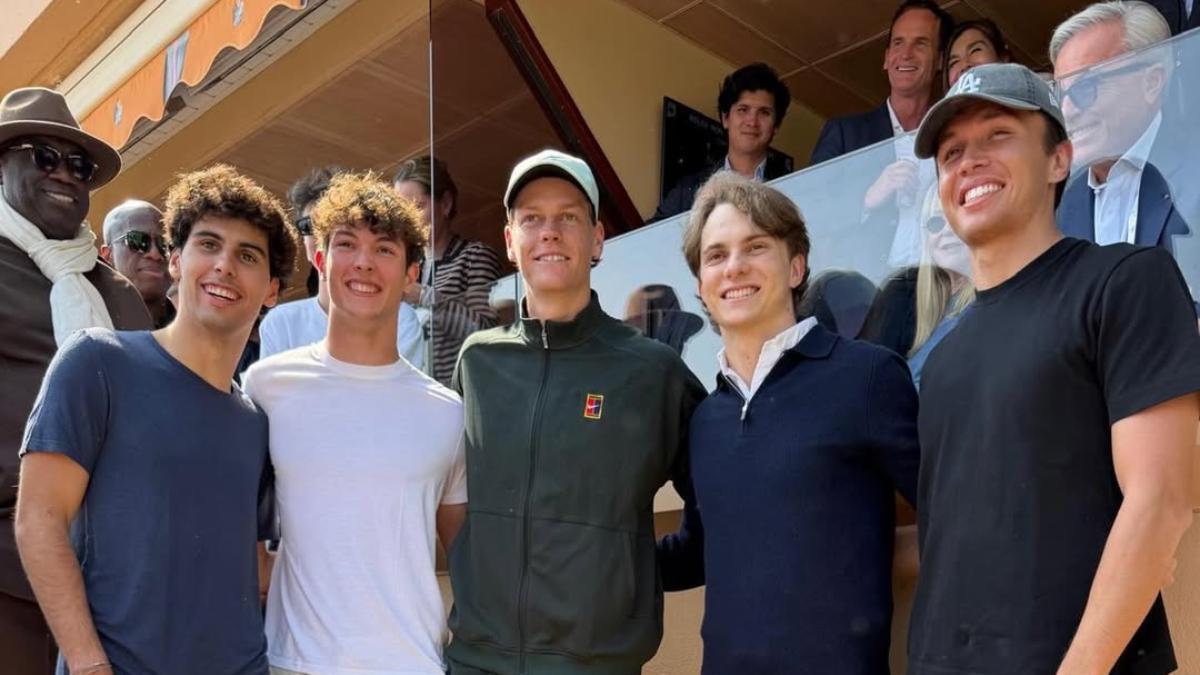 Bortoleto, Bearman, Piastri y Albon, junto a Jannik Sinner