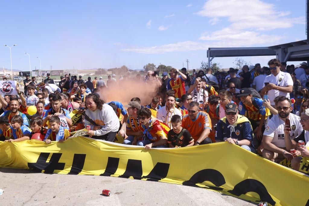 La afición del Valencia CF ante el Elche