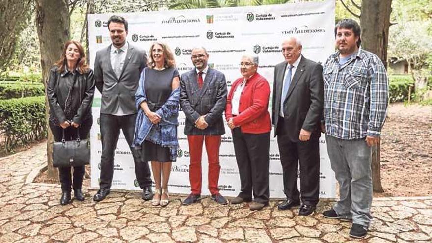 Autoridades y responsables del proyecto, ayer en la Cartoixa.