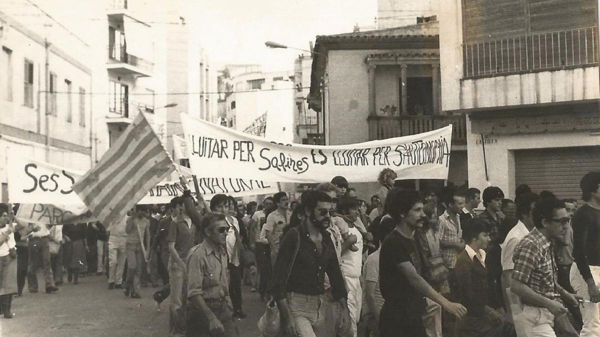 Manifestación contra la urbanización de ses Salines, en octubre de 1977. | SALVADOR PETIT