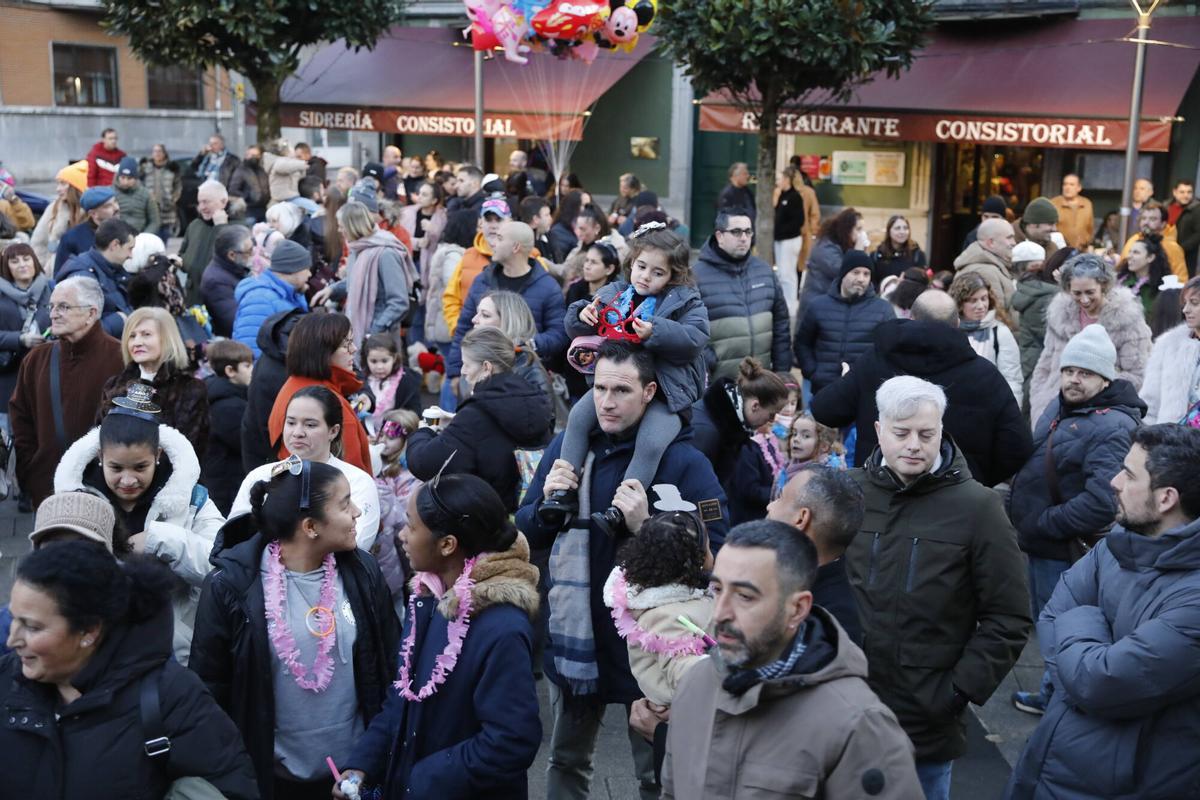Las familias de Mieres, disfrutando de la Nochevieja Infantil.