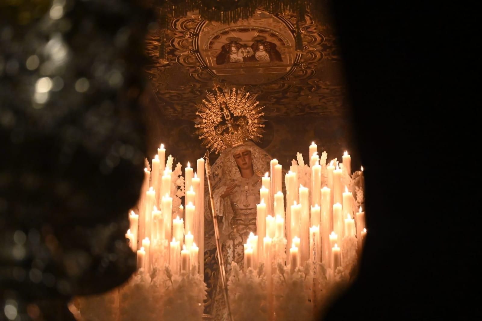 La Virgen de los Gitanos a su paso por Puerta Osario