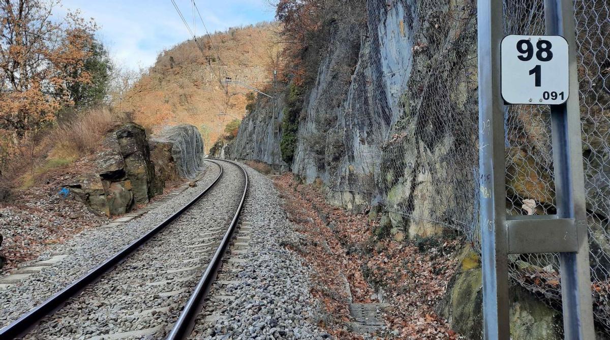 Tram de via després de les obres d'adequació d'Adif.