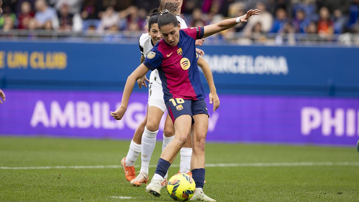 Kika Nazareth marca un gol ante el Valencia en el partido de Laliga F
