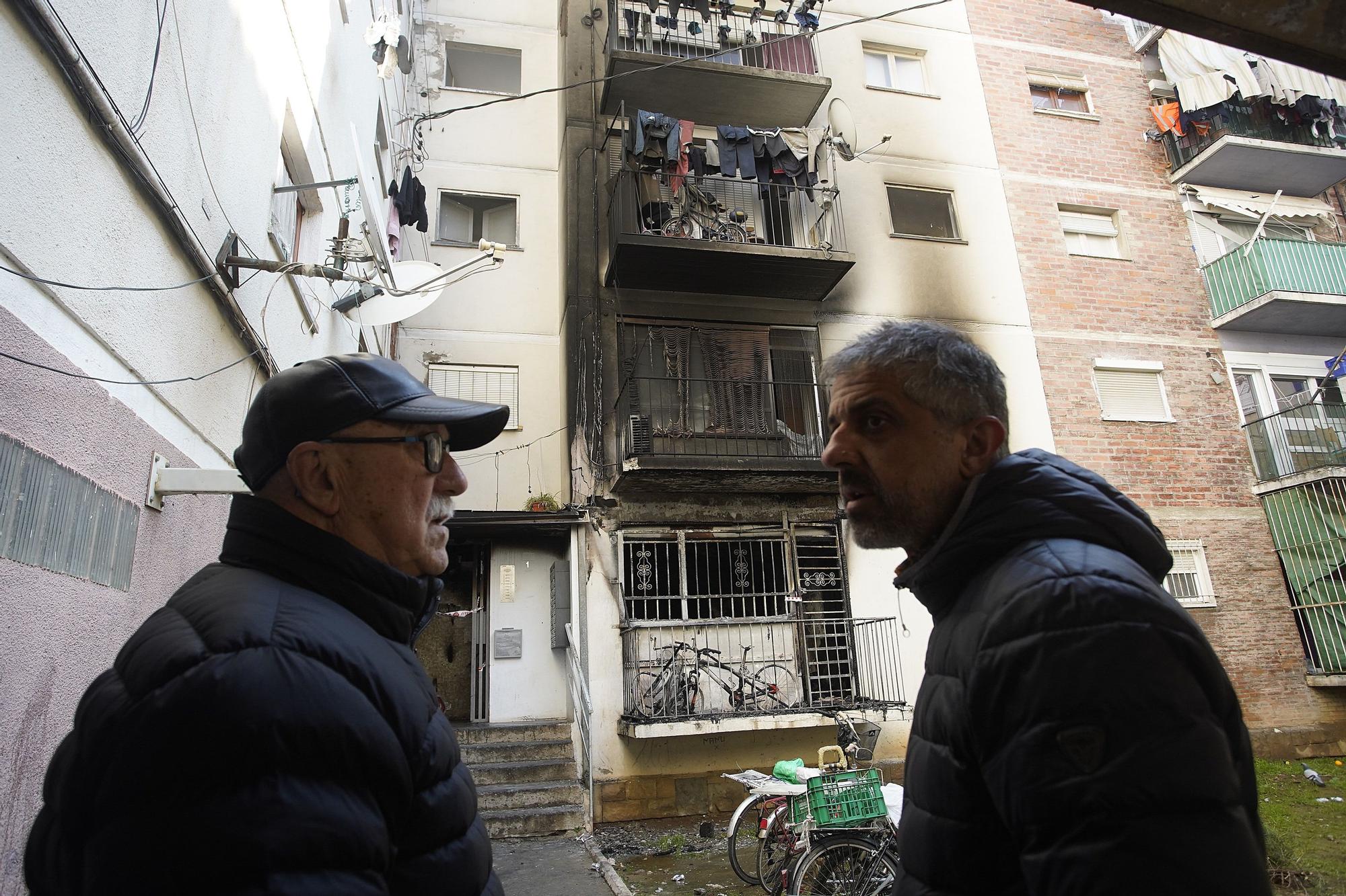 L'incendi en un bloc de pisos de Salt, en imatges