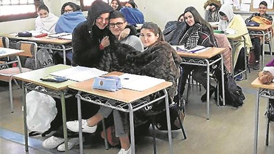 Los alumnos del Álvaro Falomir exigen reparar la calefacción