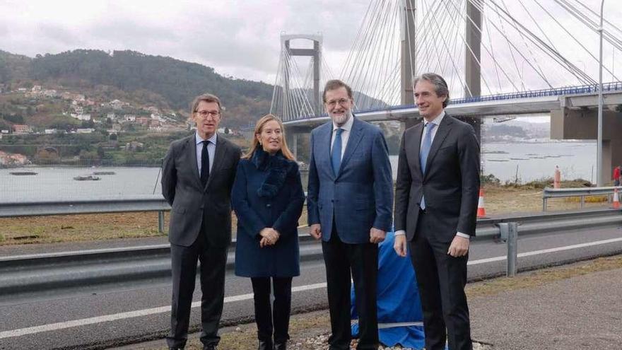 Feijóo, Pastor, Rajoy y De la Serna, delante del puente de Rande.