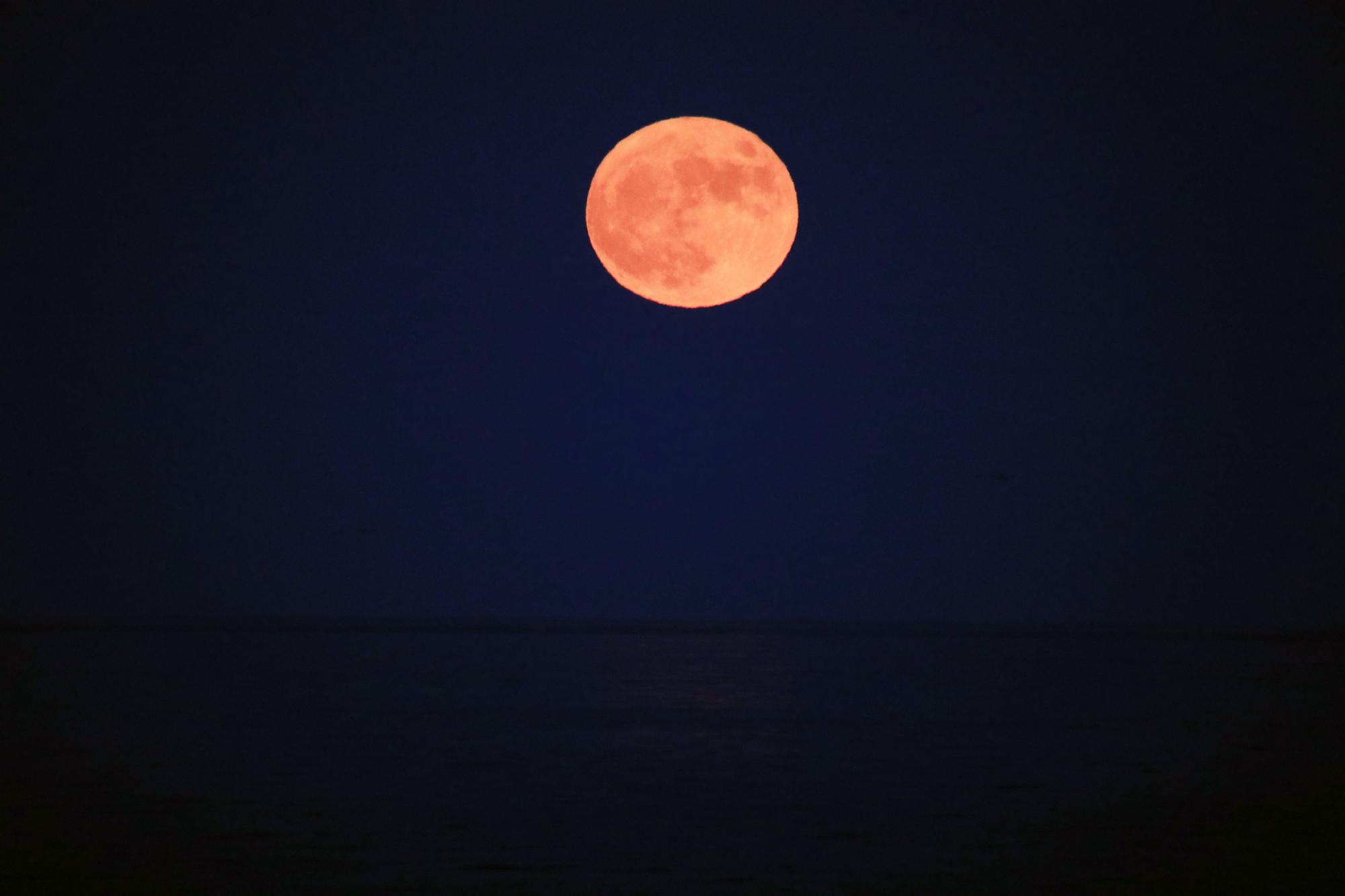 La Superluna del ciervo en Málaga