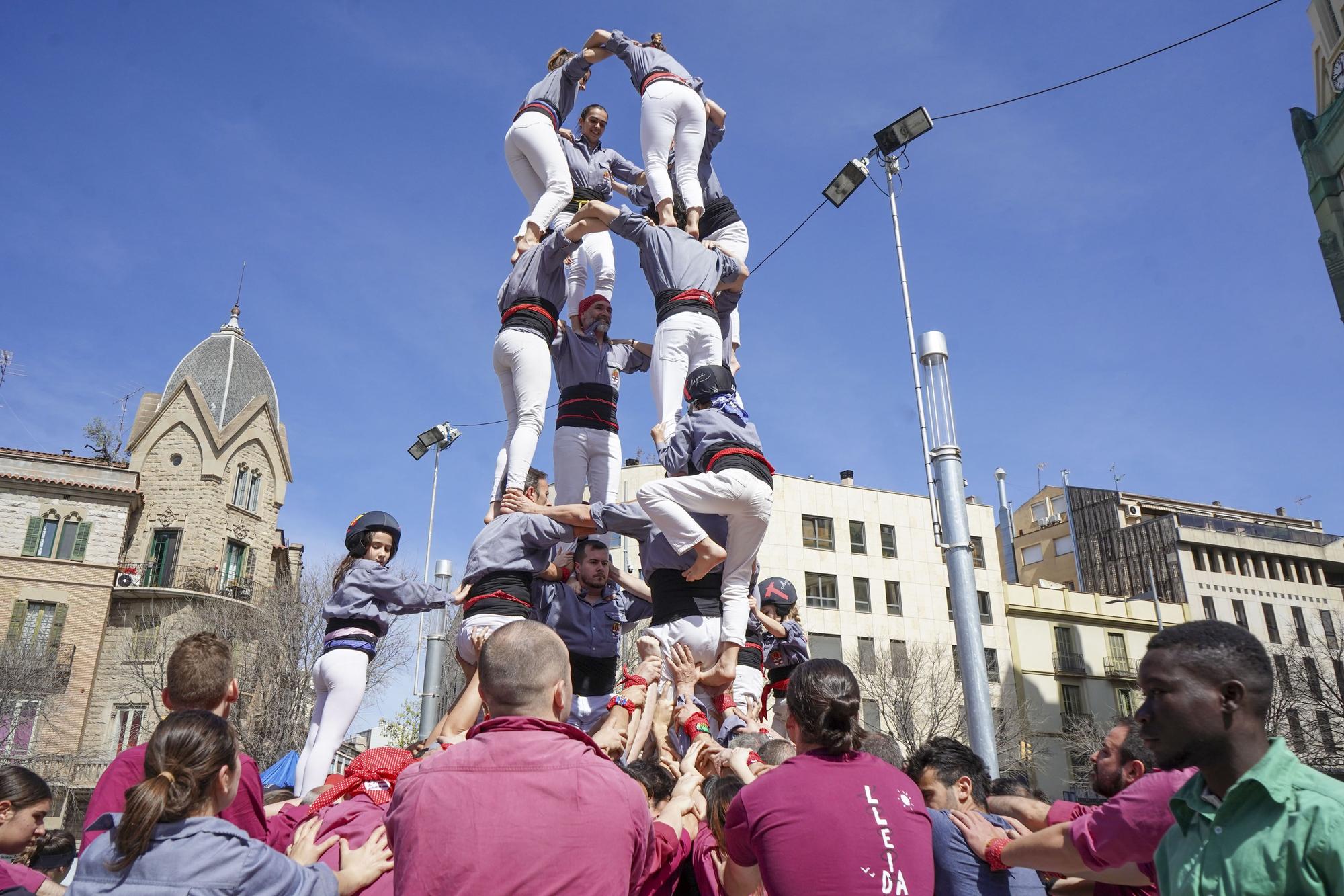 Actuació a la plaça de Sant Domènec de Manresa de la colla castellera Tirallongues amb els Castellers de Lleida i els del Riberal