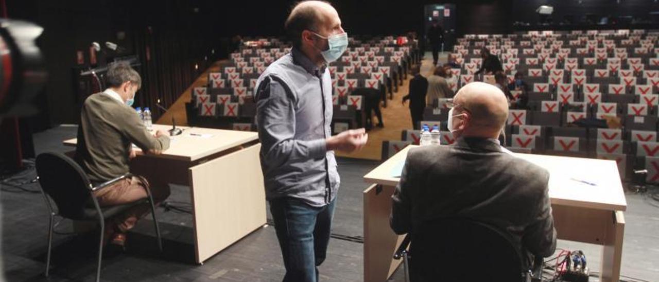 Pérez Jácome con Armando Ojea en un pleno municipal, en el Auditorio Municipal.   | // IÑAKI OSORIO