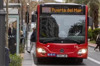 Las once líneas de autobús que conectan los barrios con las playas de Alicante