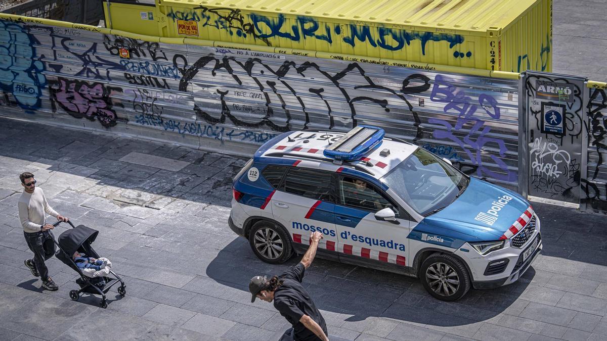 Mossos frente al MACBA