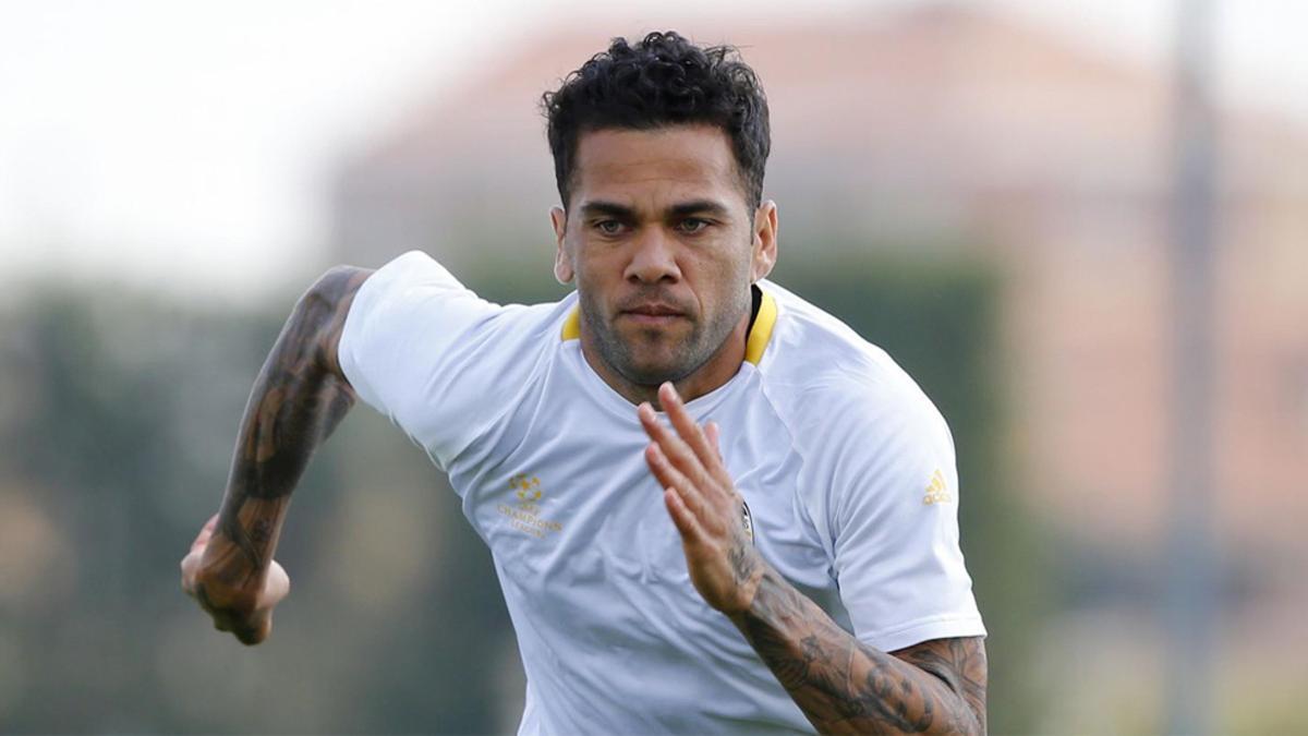 Dani Alves se prepara para hacer historia con la Juve