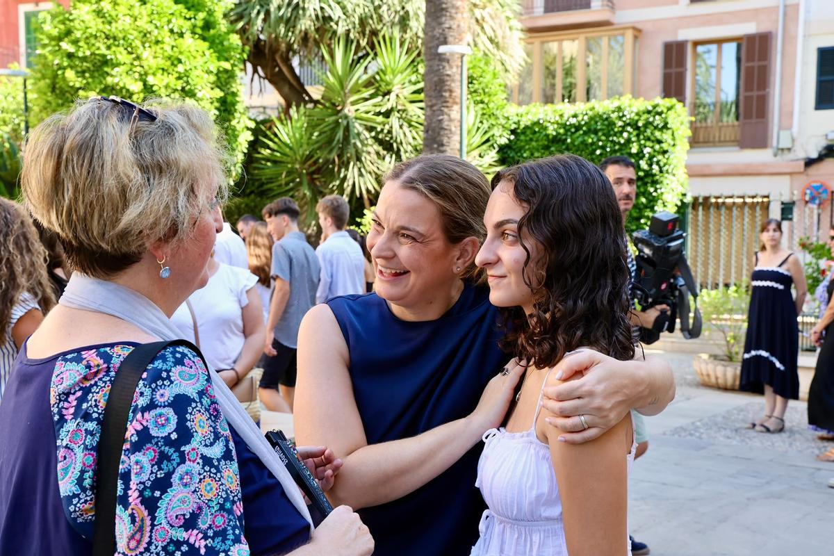 Marga Prohens recibe a los alumnos que cursarán el primer trimestre del curso escolar 2026-2027 en Canadá