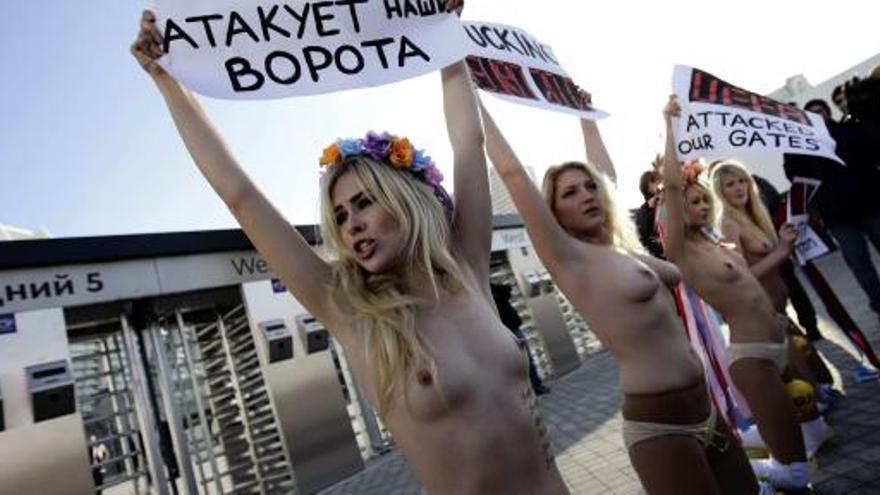 Un grupo de mujeres protestan contra la prostitución en Kiev.
