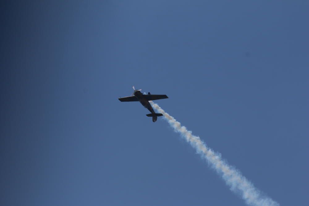 Cazas turcos, el F18 del Ejército del Aire, Vampir, Bucker, las unidades del Aeroclub de Málaga, la Patrulla Plus Ultra, el helicóptero del Cuerpo Nacional de Policía, una unidad de Jorge Macías, los Canadair o la Patrulla Aspa vuelan este domingo