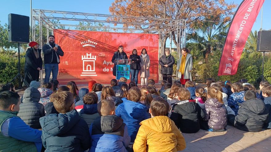 Escolares murcianos participan en la reforestación urbana
