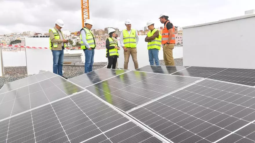 Visita al primer edificio de la reposición de Las Rehoyas