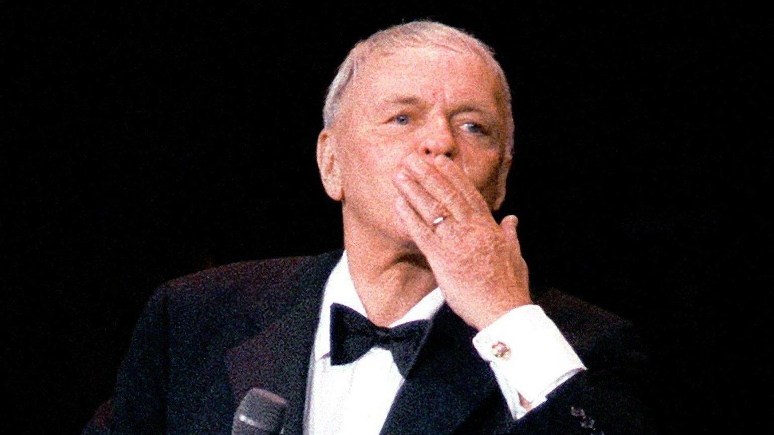 Frank Sinatra, en un concierto en 1991, en París