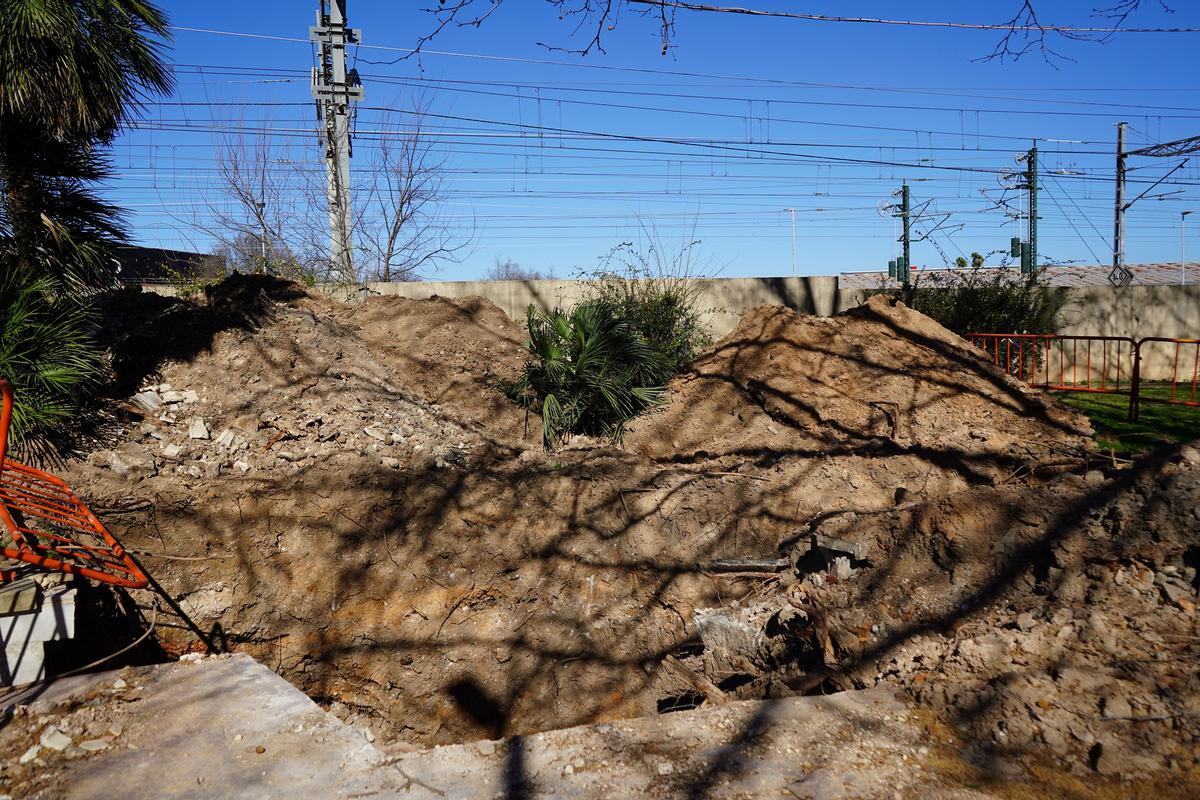 La zona en la que se ha localizado el hundimiento de la infraestructura férrea que ha obstruido el colector.
