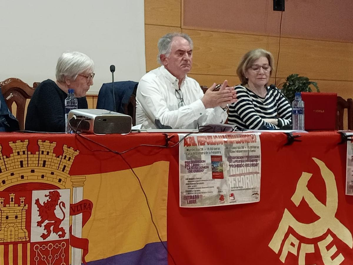 Angelita Cuevas, José Ramón Fernández y Conchita Paredes.