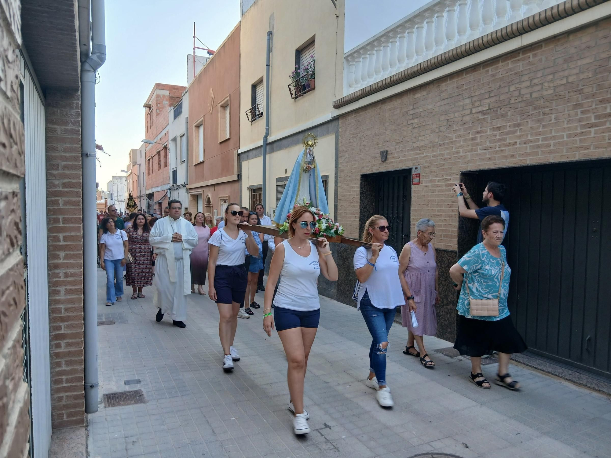 Misa y procesión en las fiestas del barrio El Progreso en Vila-real
