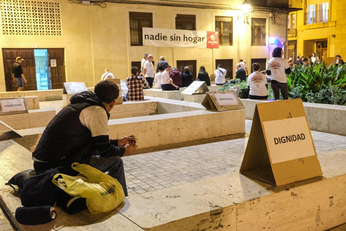 Cáritas invitó recientemente a los ilicitanos a vivir una noche con personas sin hogar