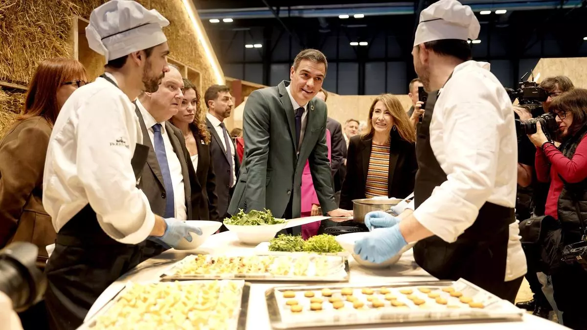 Sánchez pide a los turistas españoles que viajen a Valencia como “muestra de solidaridad colectiva” tras la DANA