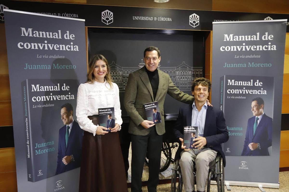 La presentación del libro de Juanma Moreno, en imágenes