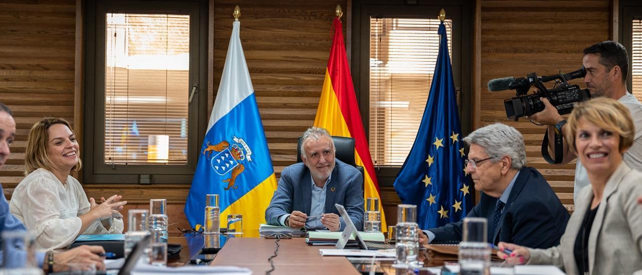 Pérez niega que desista del teletrabajo y advierte que no es un derecho laboral