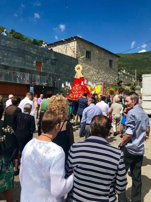 San Martín de Castañeda honra a la Virgen Peregrina