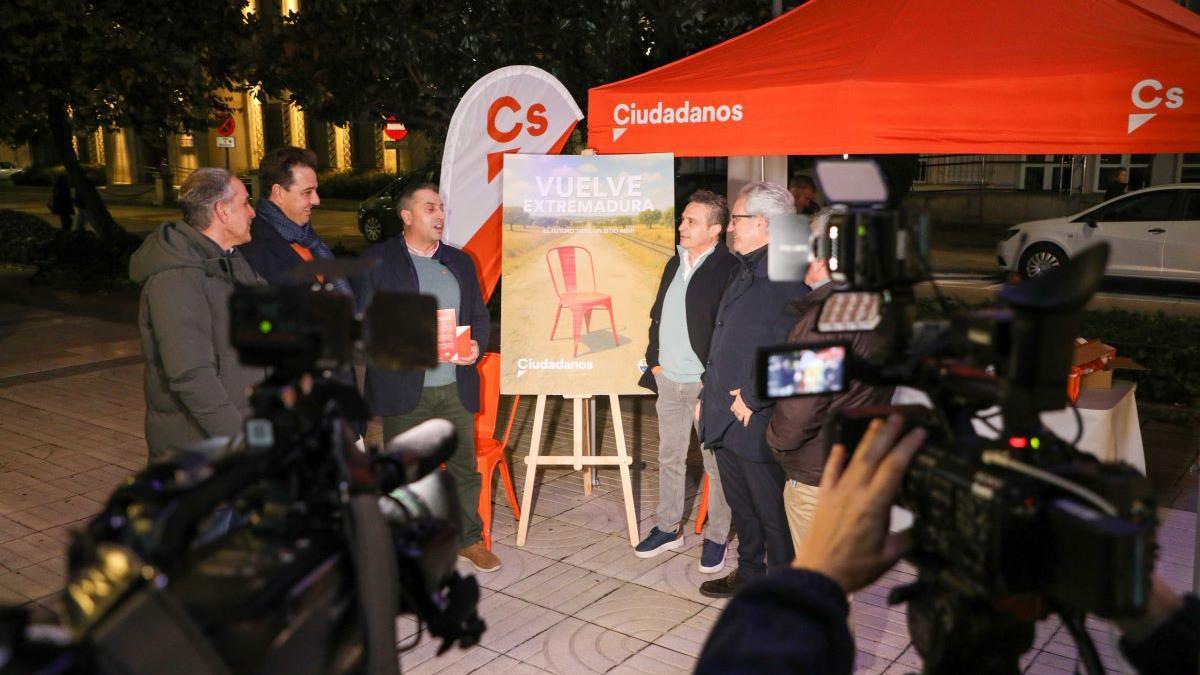 Ciudadanos en el arranque de la campaña electoral.
