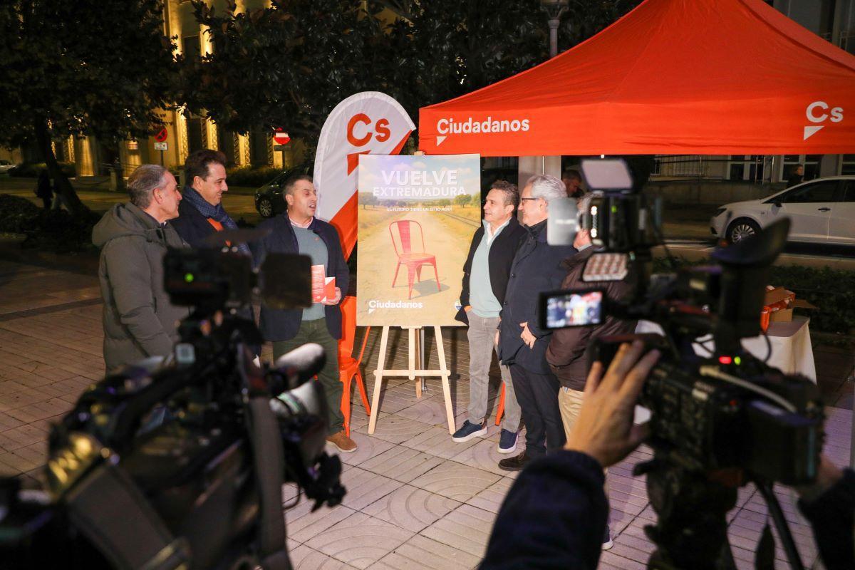 Ciudadanos en el arranque de la campaña electoral.