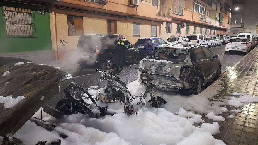 Así fue el dispositivo de la Policía Local en Alicante: 66 denuncias, seis accidentes, botellones y un incendio