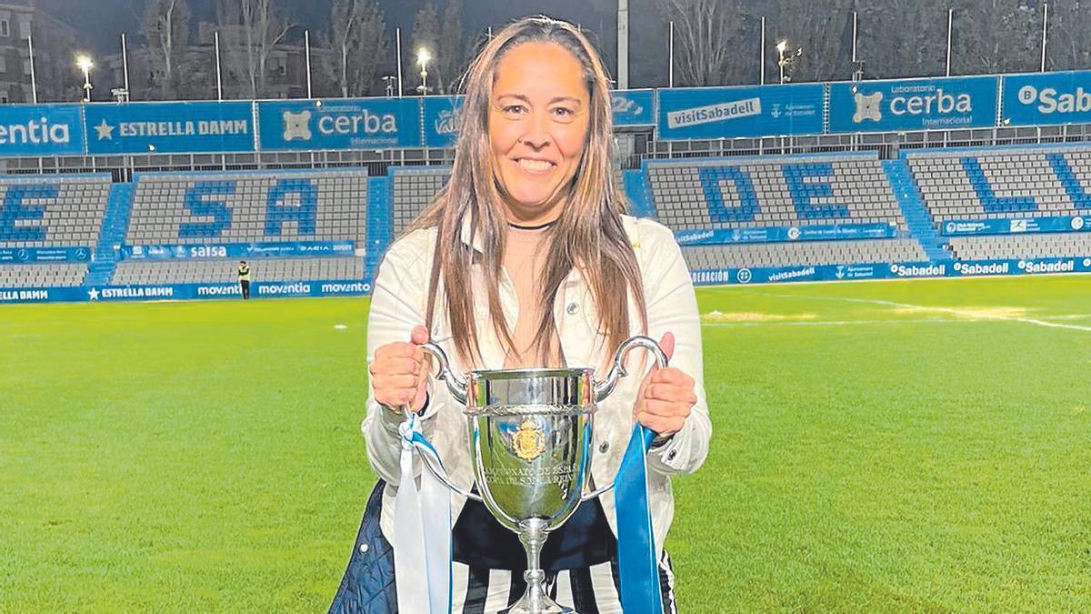 El relato de la ‘pionera coraje’ del fútbol femenino con una Copa: «Fue muy duro, te gritaban: ‘¡Vete a fregar, machona’!»