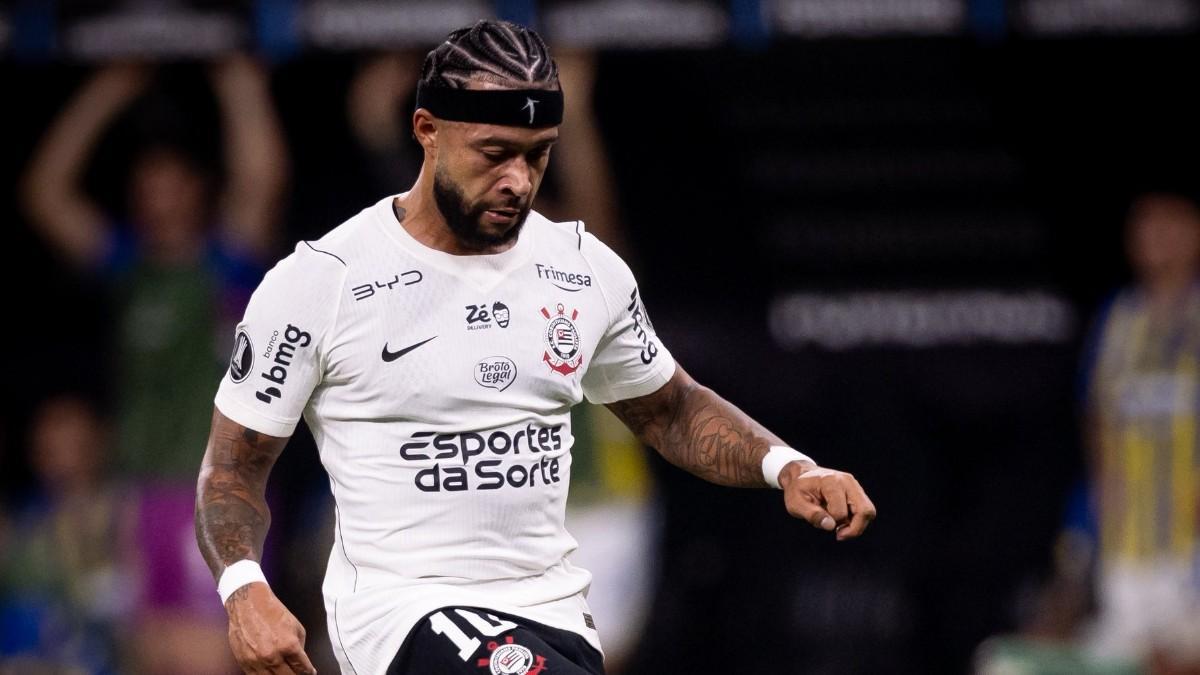 Memphis Depay, con el Corinthians