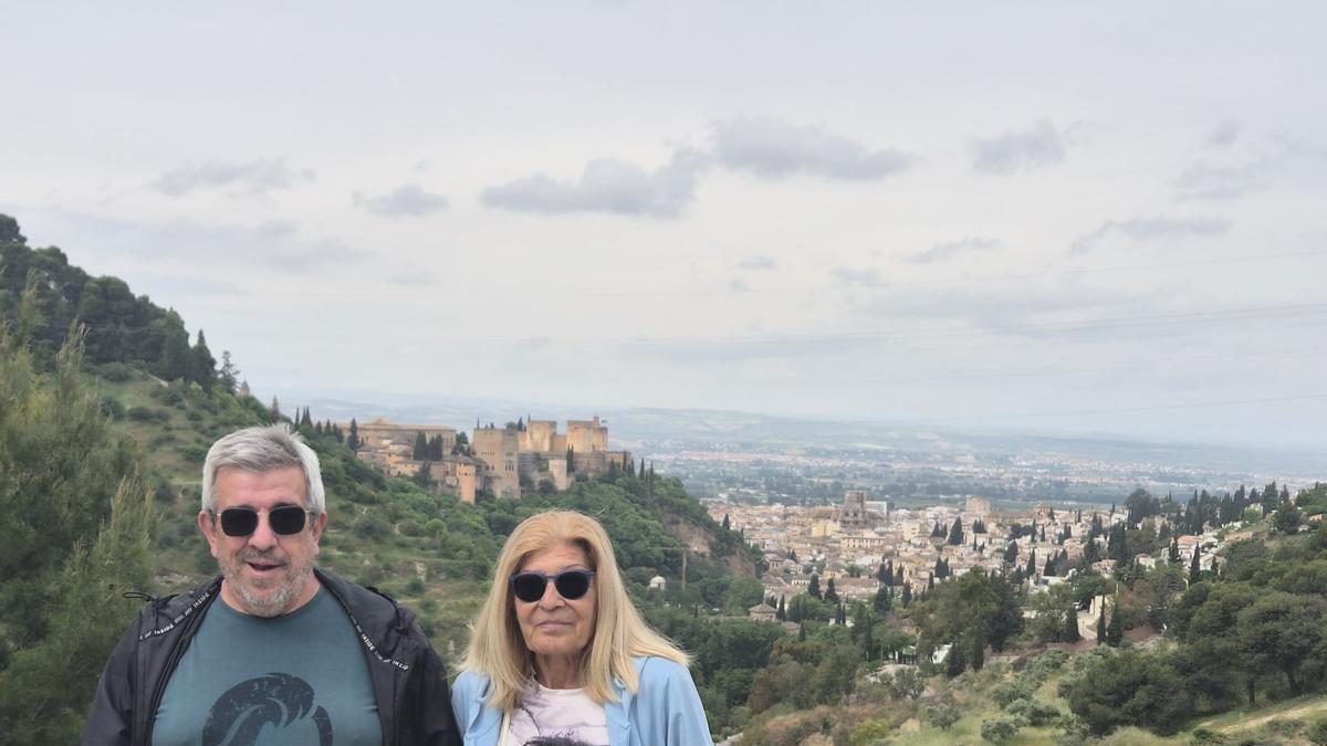 Manuel Manteca y su esposa PIlar Regidor, en otra foto tomada en el viaje a Granada.