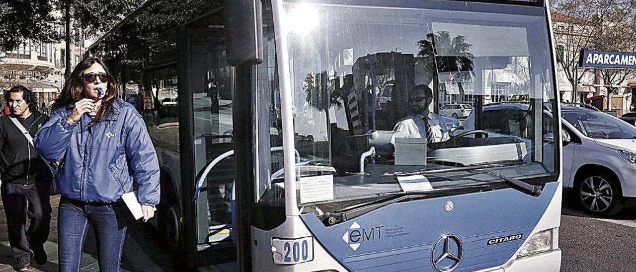 Las cuatro líneas del autobús nocturno pasan por la plaza de España.