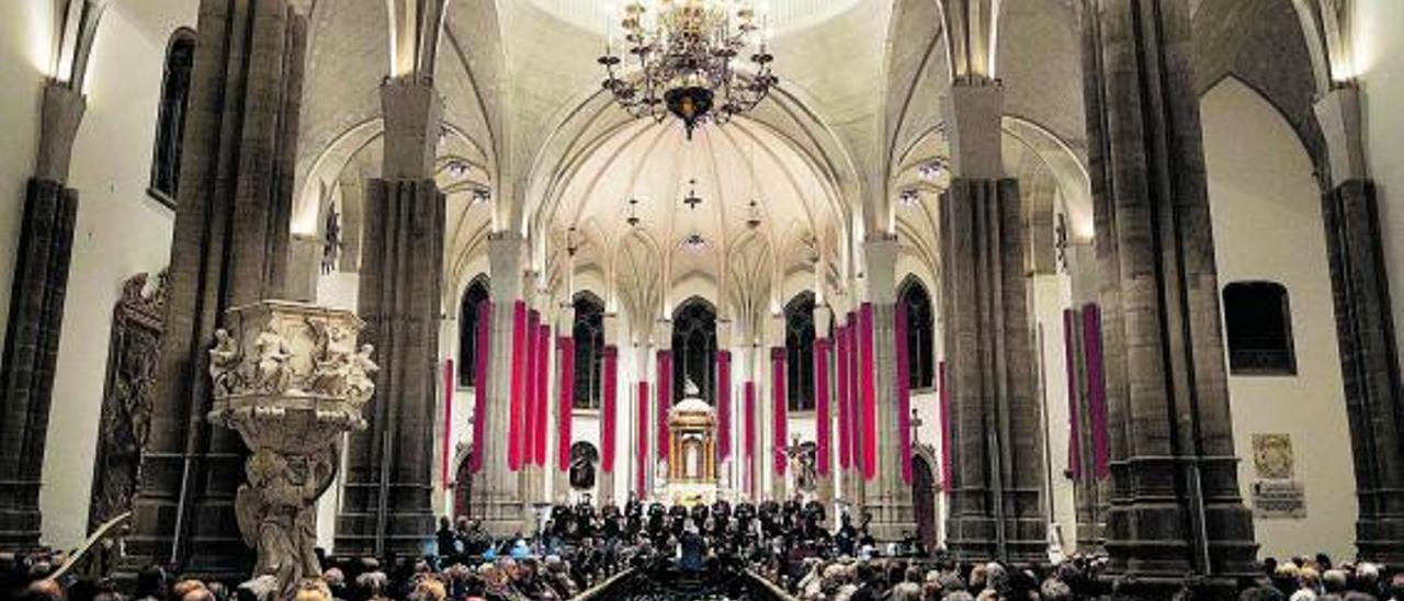 Imagen del concierto de este jueves con la Orquesta y Coro Barroco de Amsterdam en la Catedral de La Laguna. | | A. GUTIÉRREZ