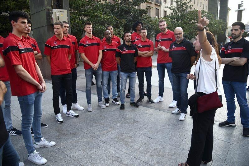 Recorrido turístico del Basket Zaragoza por la capital aragonesa