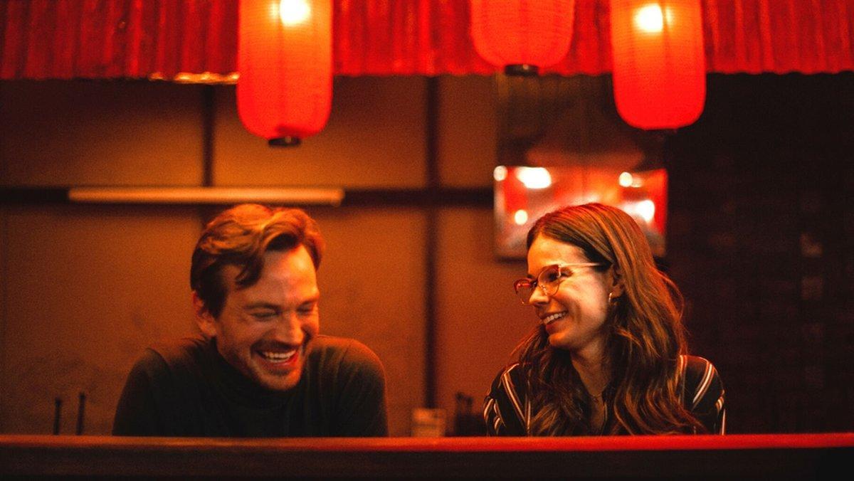 Laia Costa y Guillermo Pfening en 'Foodie love'.