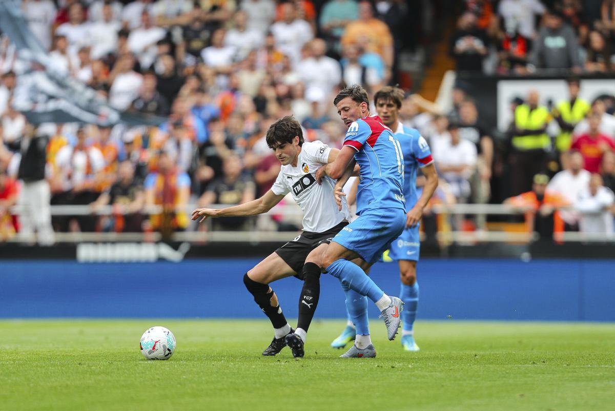 Javi Guerra of Valencia CF in action during the Spanish league, LaLiga EA Sports, football match played between Valencia CF and Atletico de Madrid at Mestalla stadium on May 2, 2026, in Valencia, Spain. AFP7 02/05/2026 ONLY FOR USE IN SPAIN. Ivan Terron / AFP7 / Europa Press;2026;Soccer;Sport;ZSOCCER;ZSPORT;Valencia CF V Atletico de Madrid - LaLiga EA Sports;