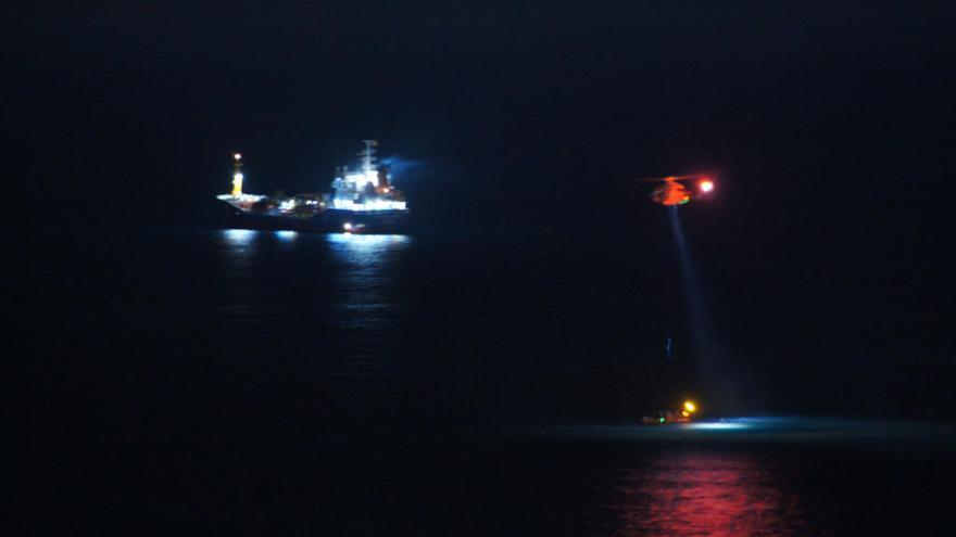 Espectacular imagen del helicóptero frente a El Morlaco en el simulacro.