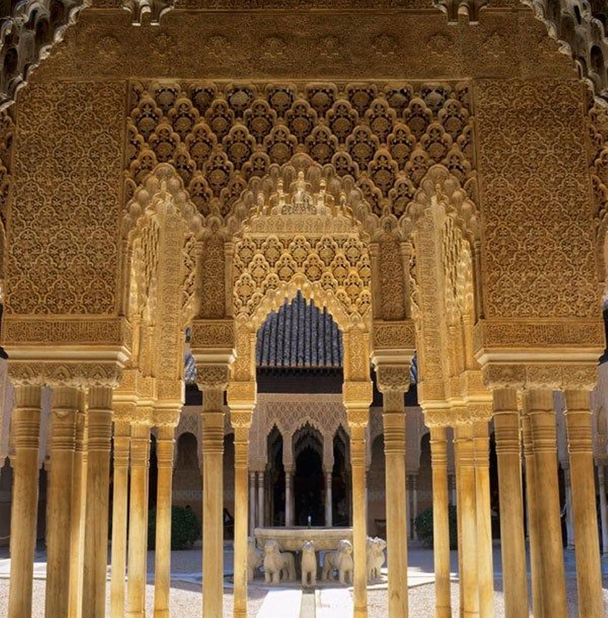 La alhambra de Granada es una de esas edificaciones del mundo que deja con la boca abierta.