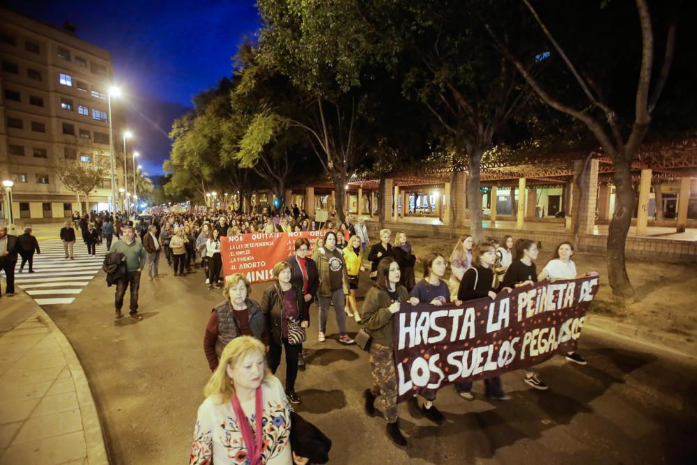 Manifestación nocturna en Elche por el 8-M