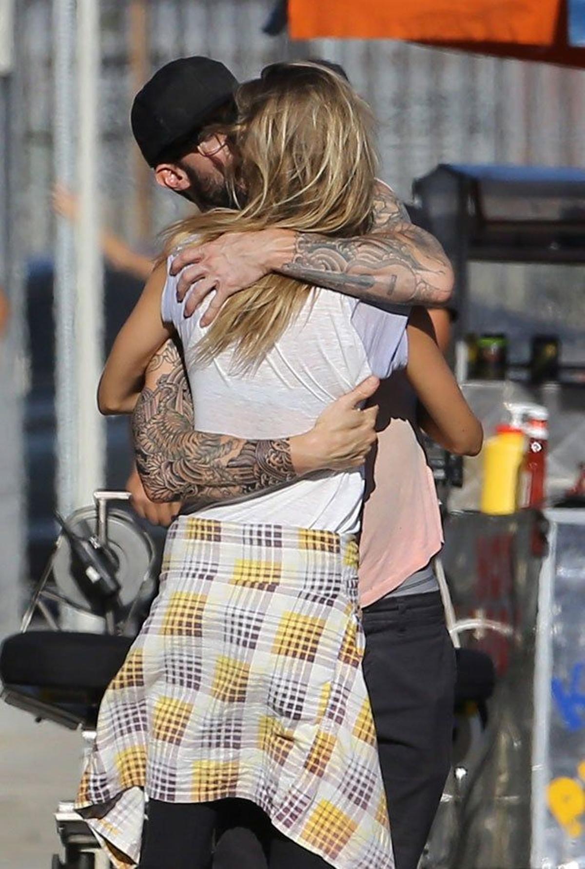 Behati Prinsloo y Adam Levine