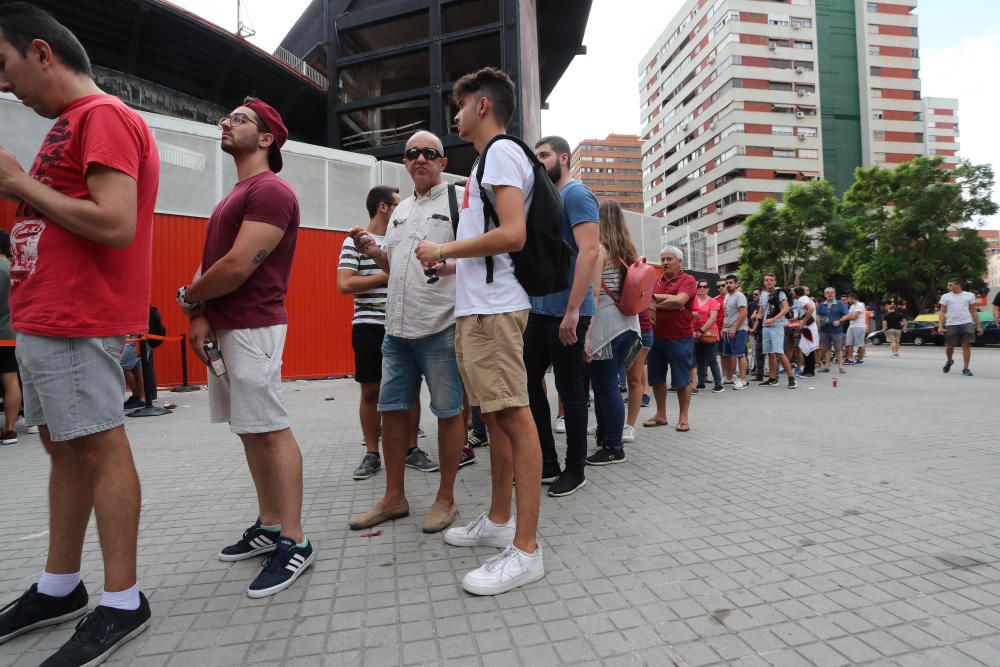 Anil Murthy, en las colas de Mestalla