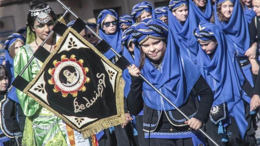 Imagen del desfile de comparsas en el Medio Año de 2016.