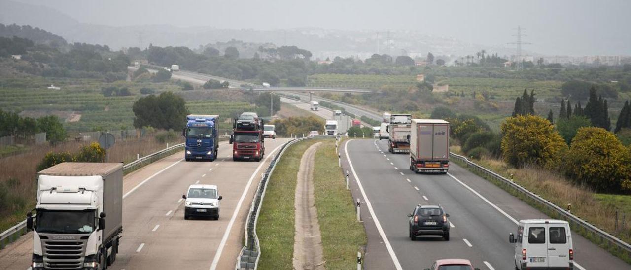 El tráfico pesado es muy notable en la AP-7 desde la liberación de la vía y el fin de las restricciones por el covid.