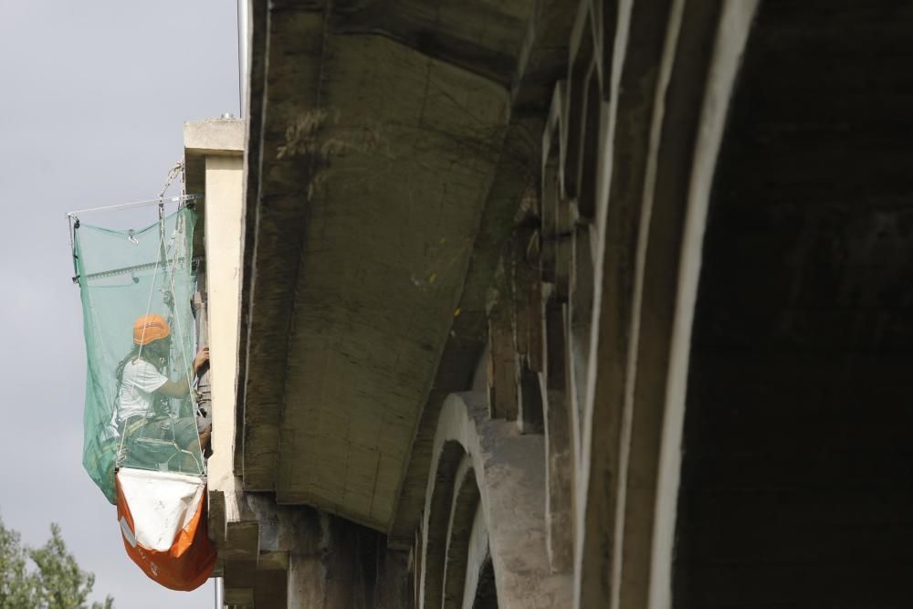 Retiren les àligues franquistes del pont de l'Aigua